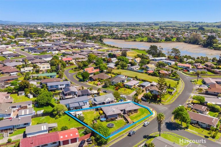 Photo of property in 3 Harbour Crest Drive, Waiuku, 2123
