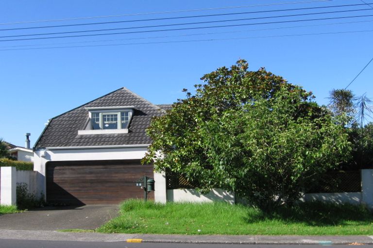 Photo of property in 2/9 Exmouth Road, Northcote, Auckland, 0627