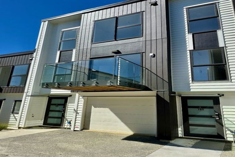 Photo of property in 3/105 Hobsonville Road, West Harbour, Auckland, 0618