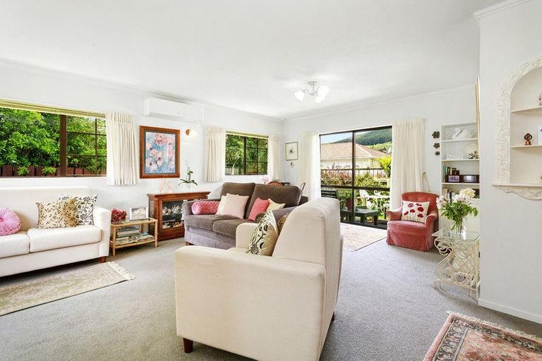 Photo of property in 16 Rossiter Street, Tawa, Wellington, 5028