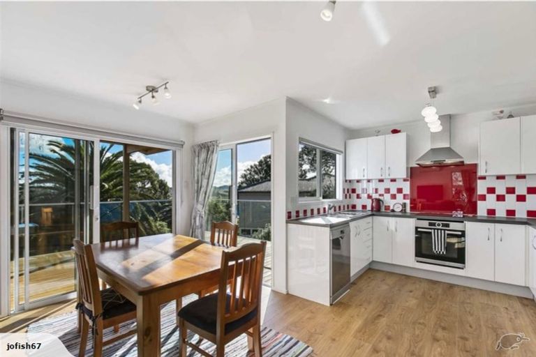 Photo of property in 28 Moffat Road, Red Beach, 0932