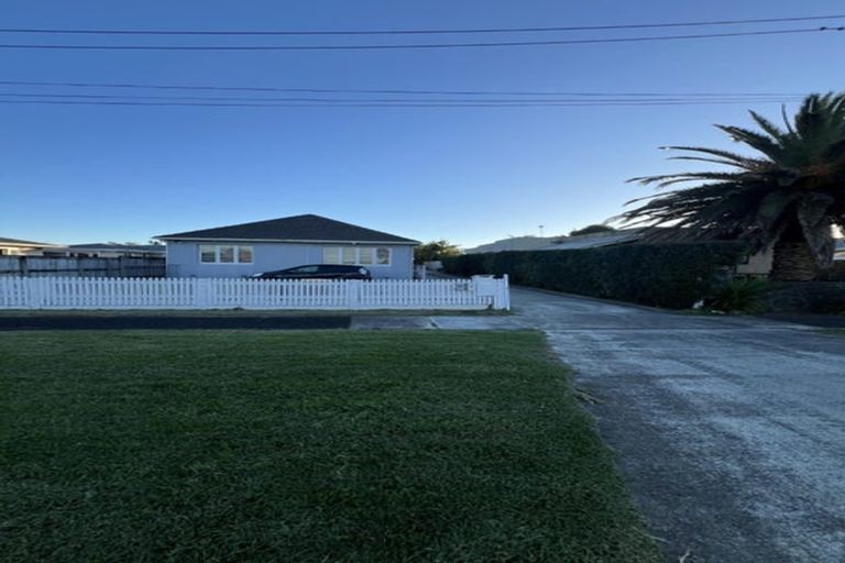 Photo of property in 9 Waterview Road, Favona, Auckland, 2024