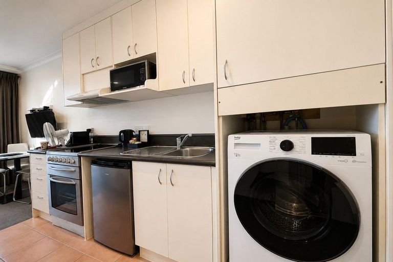 Photo of property in Terrace Garden Apartments, 5b/120 The Terrace, Wellington Central, Wellington, 6011