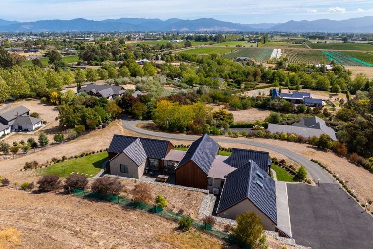 Photo of property in 21 Dry Hills Lane, Riverlands, 7274