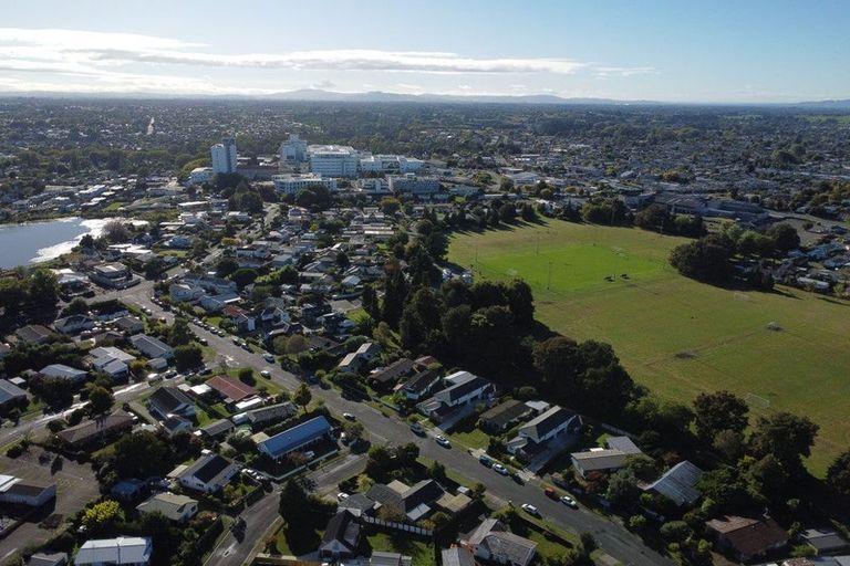 Photo of property in 1 Camellia Place, Hamilton Lake, Hamilton, 3204