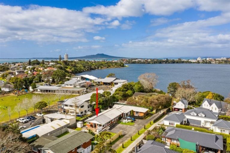 Photo of property in 1/38 Shakespeare Road, Milford, Auckland, 0620