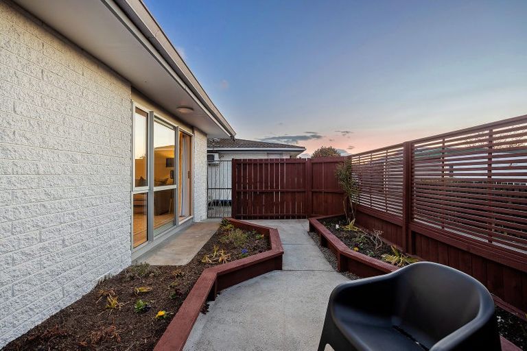 Photo of property in 2/20 Oakhampton Street, Hornby, Christchurch, 8042