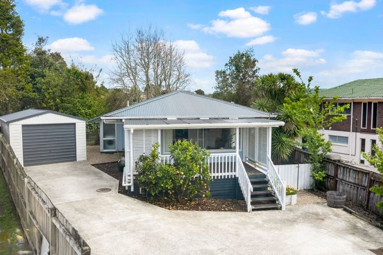 Photo of property in 3/99a View Road, Sunnyvale, Auckland, 0612