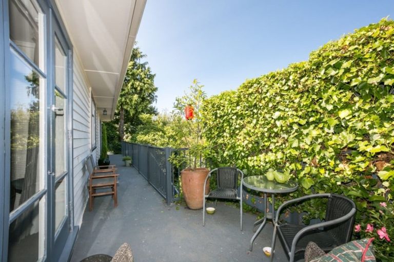 Photo of property in 16 Spencer Road, Hospital Hill, Napier, 4110