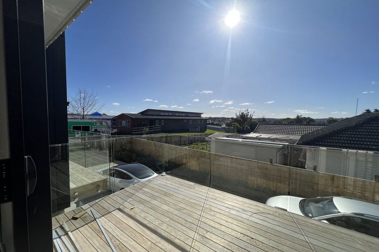 Photo of property in 150c Chivalry Road, Glenfield, Auckland, 0629