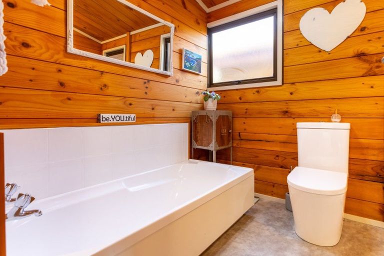 Photo of property in 47 Cowper Side Road, Dannevirke, 4976