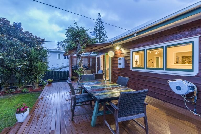 Photo of property in 26 Atkinson Road, Titirangi, Auckland, 0604
