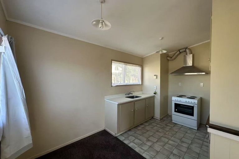 Photo of property in 39 Tomo Street, New Lynn, Auckland, 0600