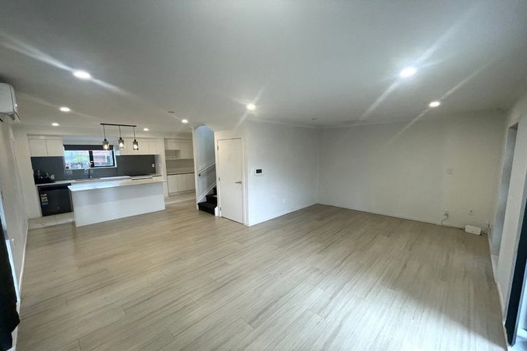 Photo of property in 1/4214a Great North Road, Glendene, Auckland, 0602