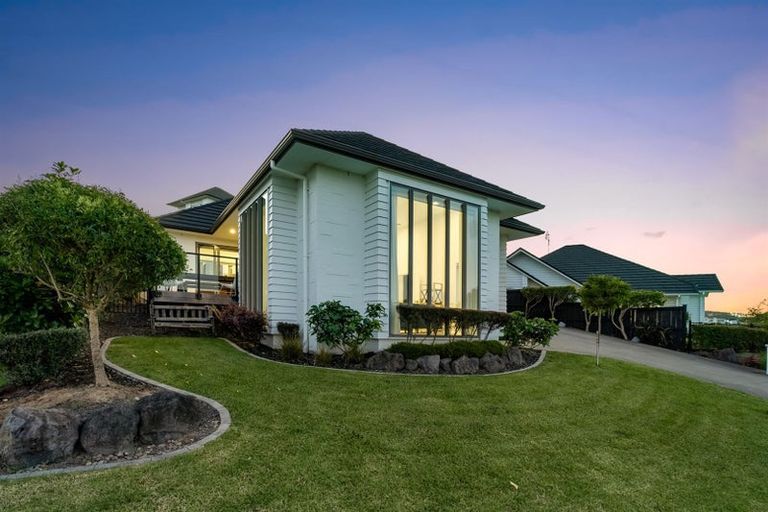 Photo of property in 96 Arran Point Parade, Orewa, 0931