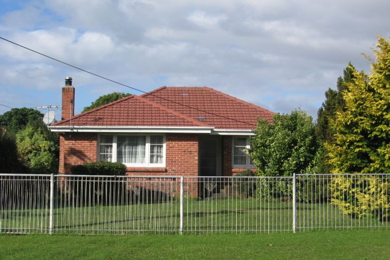Photo of property in 12 River Road, Te Atatu Peninsula, Auckland, 0610