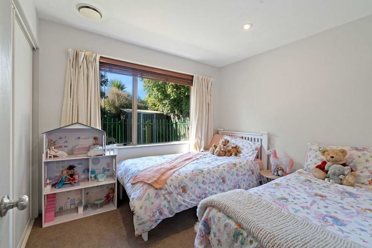 Photo of property in 1 Edgewater Lane, Halswell, Christchurch, 8025