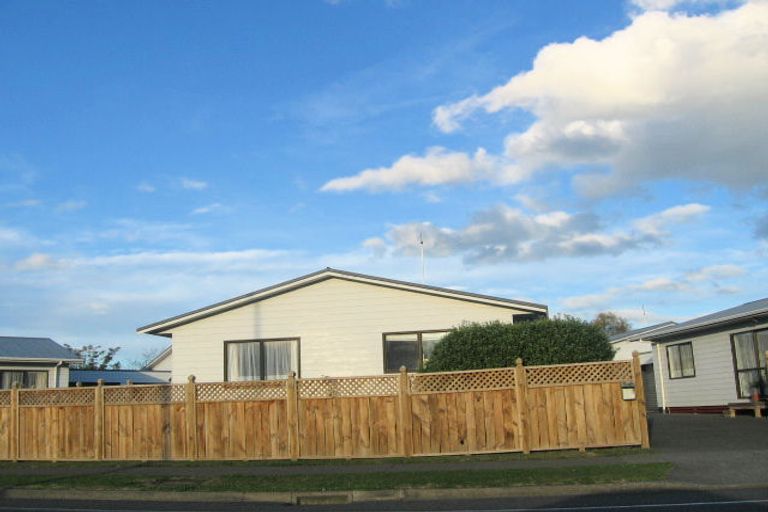 Photo of property in 2/205 Avondale Road, Greenmeadows, Napier, 4112