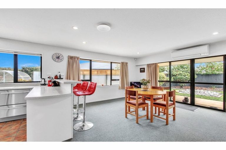 Photo of property in 6 Mclean Place, Woodend, 7610