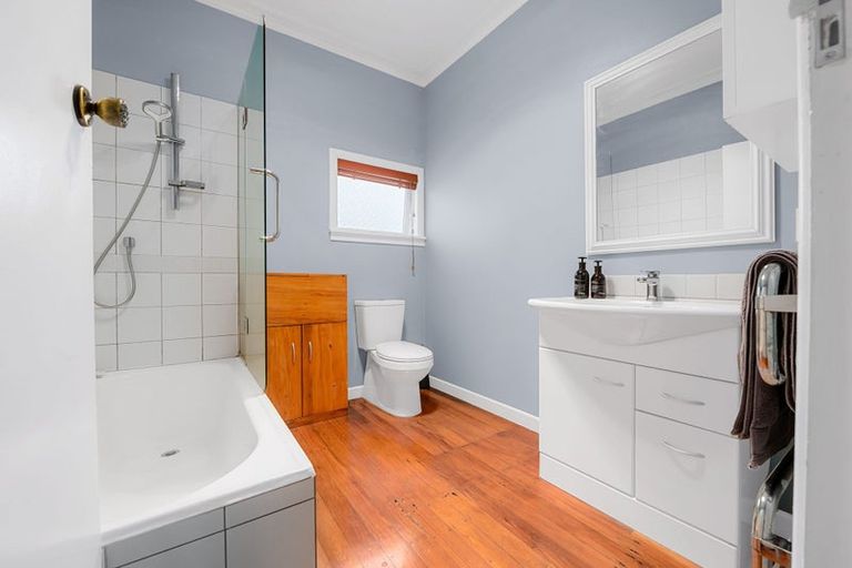 Photo of property in 6 Strowan Avenue, Fairfield, Hamilton, 3214