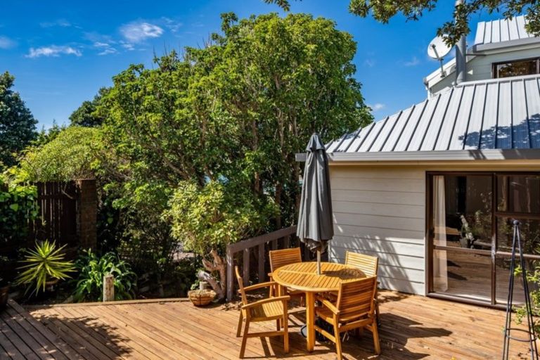 Photo of property in 30 Seaview Road, Paremata, Porirua, 5024