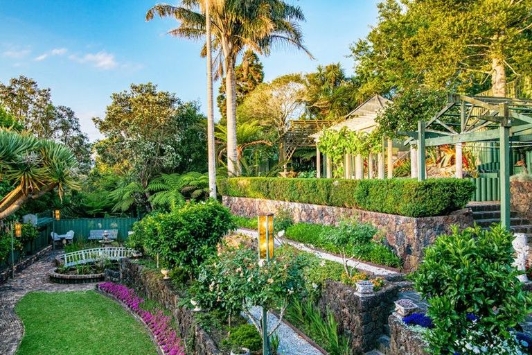 Photo of property in 32 Deane Avenue, Titirangi, Auckland, 0604