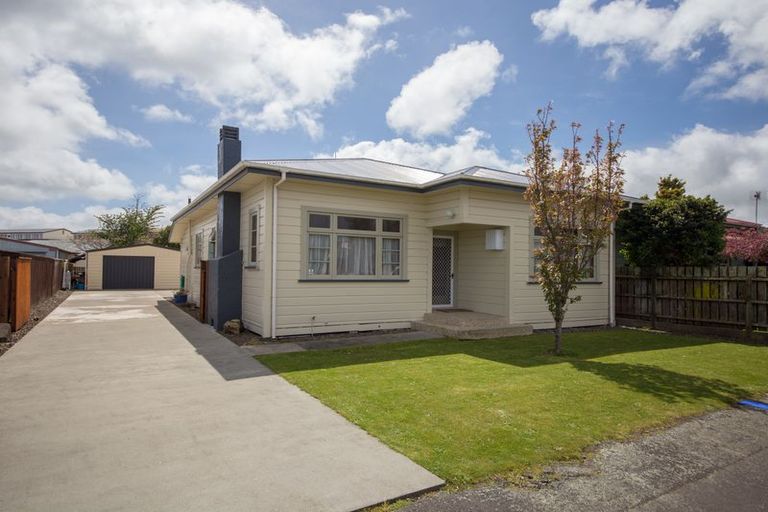 Photo of property in 25 Edgeware Road, Palmerston North, 4410