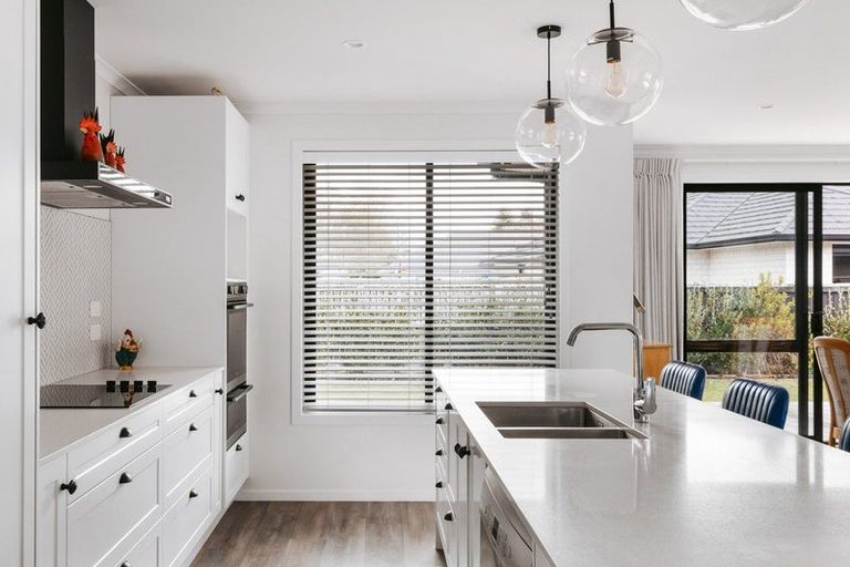 Photo of property in 4 Washingtonia Way, Omokoroa, 3114