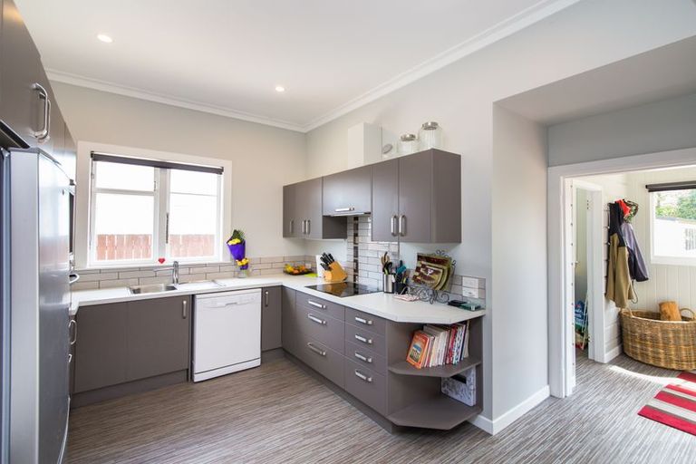 Photo of property in 25 Edgeware Road, Palmerston North, 4410