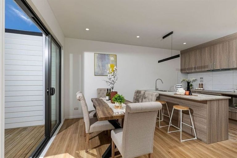 Photo of property in 19 Korokio Lane, Henderson, Auckland, 0612