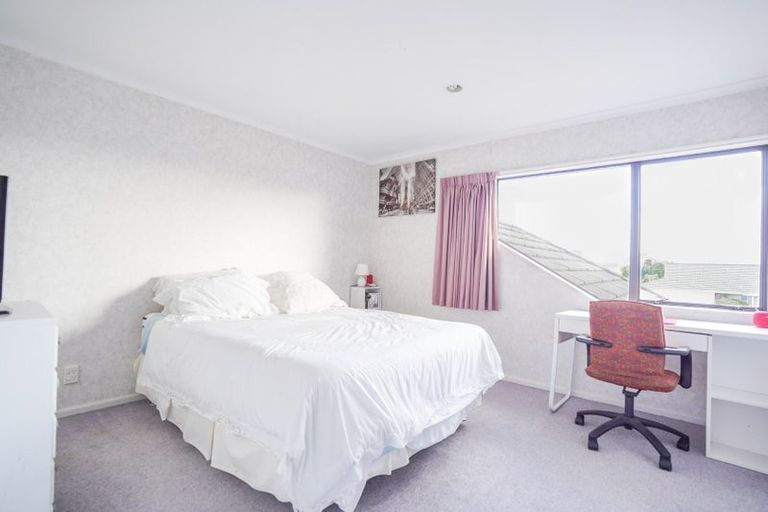 Photo of property in 25 Rosebank Avenue, Kelvin Grove, Palmerston North, 4414