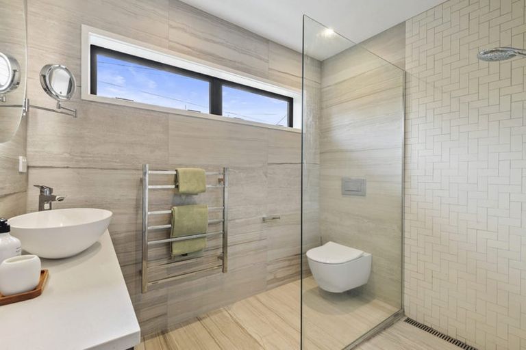 Photo of property in 2/2 Omana Road, Milford, Auckland, 0620