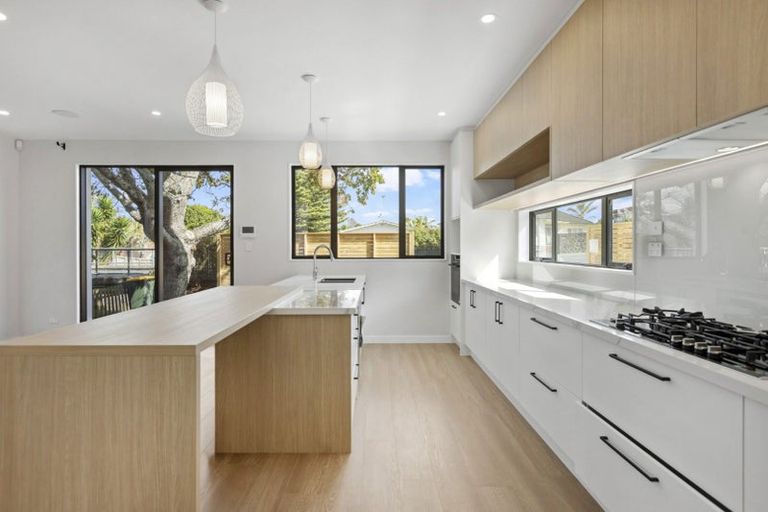 Photo of property in 19 Waterloo Road, Milford, Auckland, 0620