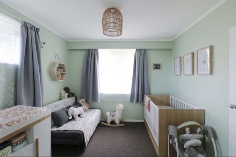 Photo of property in 1/11 Lowry Crescent, Stokes Valley, Lower Hutt, 5019