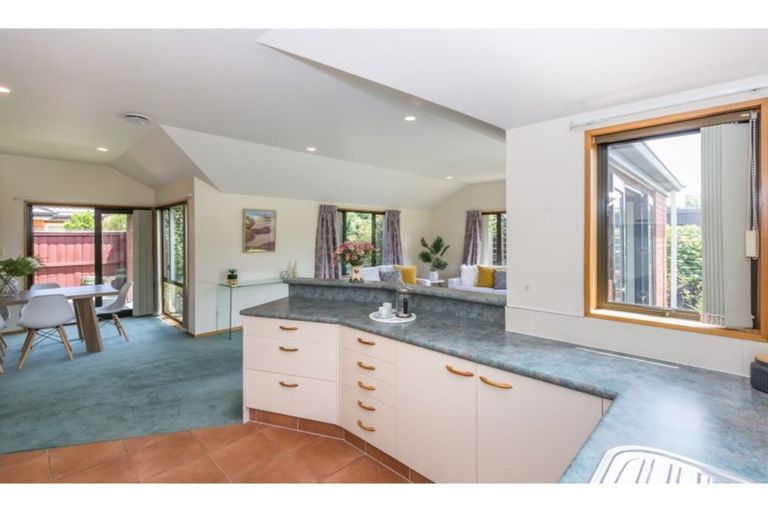 Photo of property in 6 Oakview Lane, Cashmere, Christchurch, 8022