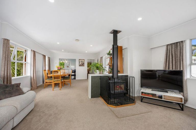 Photo of property in 1/4 Acacia Road, Torbay, Auckland, 0632
