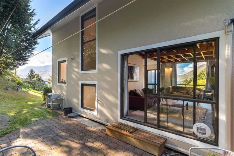 Photo of property in 1/4 Sainsbury Road, Fernhill, Queenstown, 9300