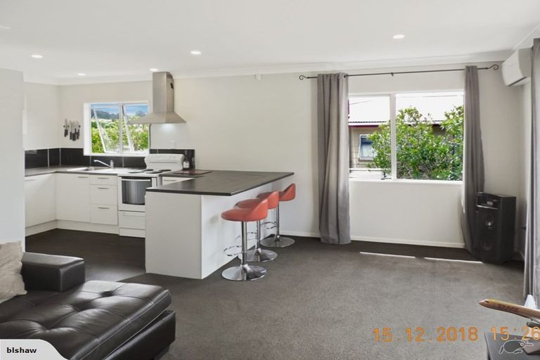 Photo of property in 6 Solea Road, Sunnyvale, Auckland, 0612