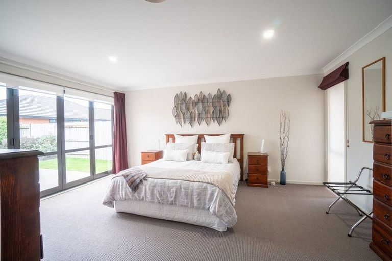 Photo of property in 4 Manhattan Court, Kelvin Grove, Palmerston North, 4414