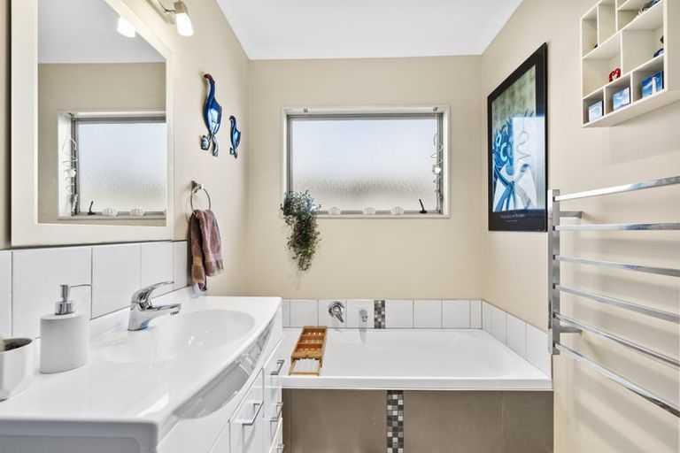 Photo of property in 46 Dillon Drive, Bell Block, New Plymouth, 4312