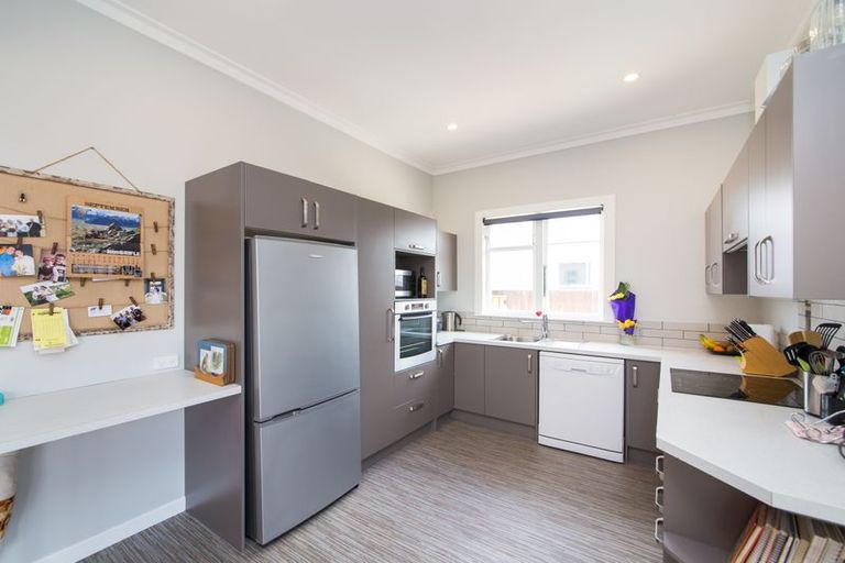 Photo of property in 25 Edgeware Road, Palmerston North, 4410