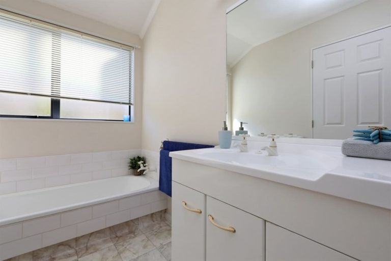 Photo of property in 34 Kensington Drive, Taradale, Napier, 4112