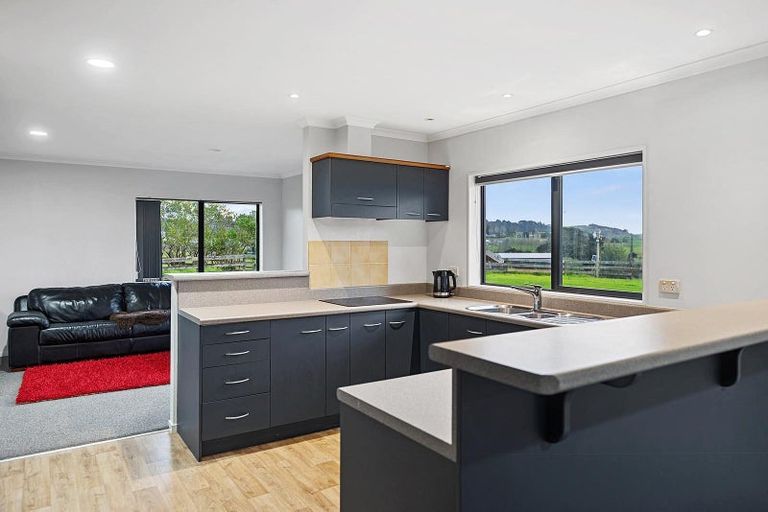 Photo of property in 118 Cottle Road, Taupaki, Henderson, 0782