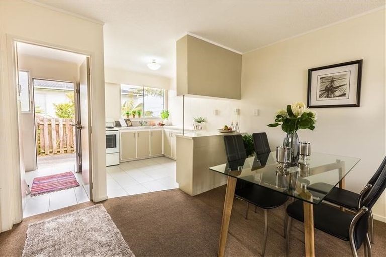 Photo of property in 2/200 Chivalry Road, Glenfield, Auckland, 0629