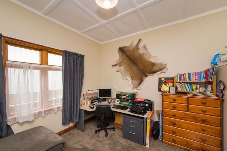 Photo of property in 25 Edgeware Road, Palmerston North, 4410