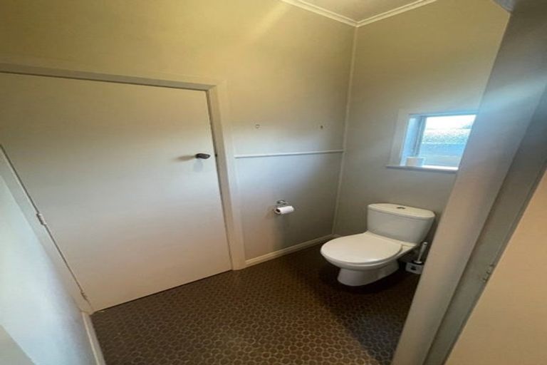 Photo of property in 40 Waiwaka Terrace, Strandon, New Plymouth, 4312