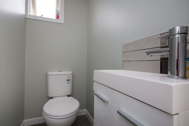 Photo of property in 25 Edgeware Road, Palmerston North, 4410