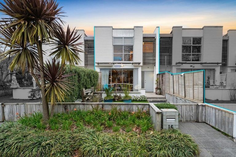 Photo of property in 16 Willow Camp Road, Takanini, 2112