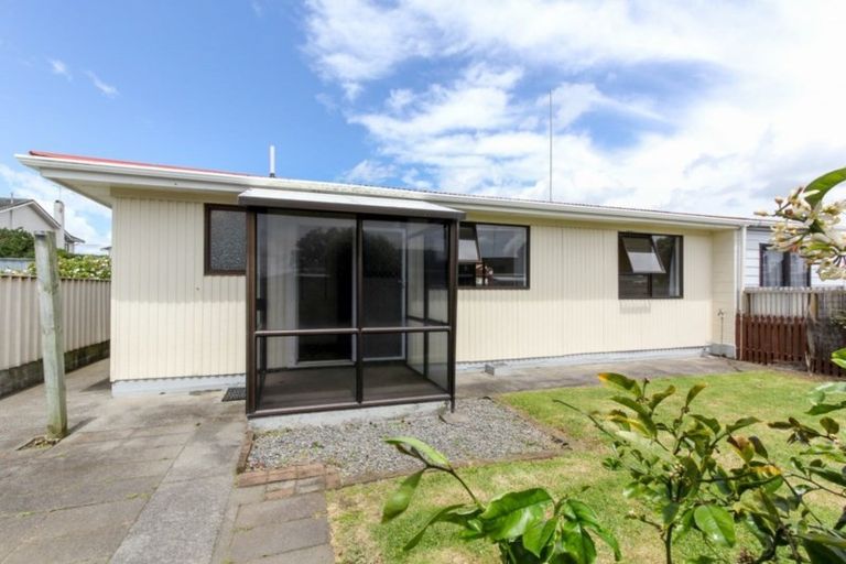 Photo of property in 2/458 Saint Aubyn, Moturoa, New Plymouth, 4310