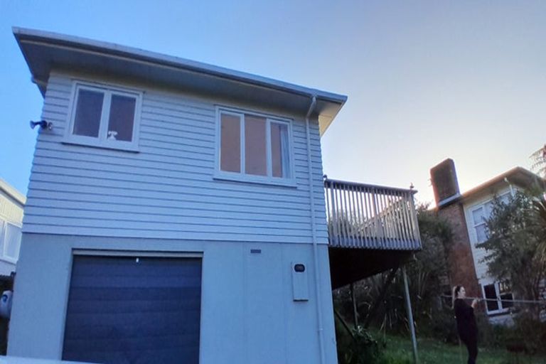 Photo of property in 13 Vandeleur Avenue, Birkdale, Auckland, 0626